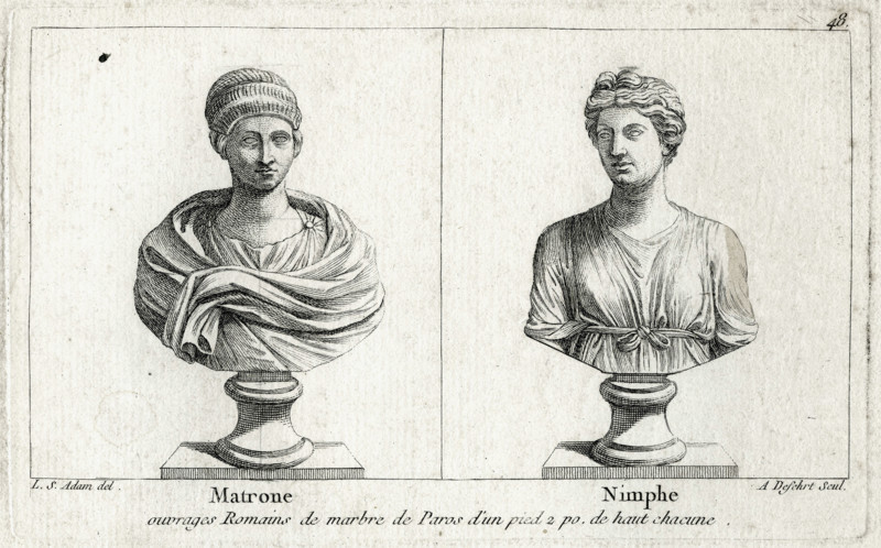 A gauche : Matrone.  A droite, Nymphe.