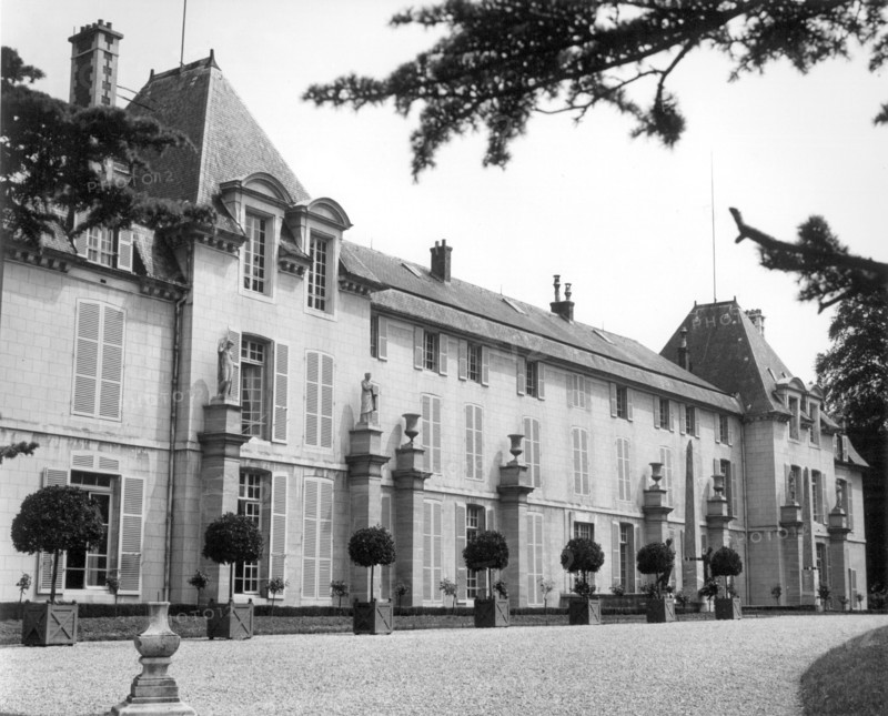 Premier Empire. La Malmaison. Façade du château sur les jardins.