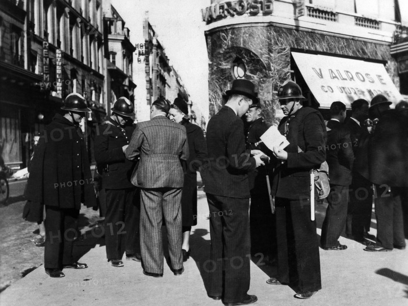 Paris 1939: The police force seeks spies.