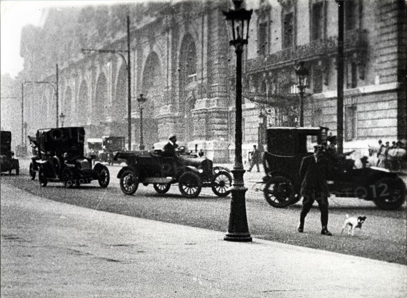 Circulation in the streets of Paris.