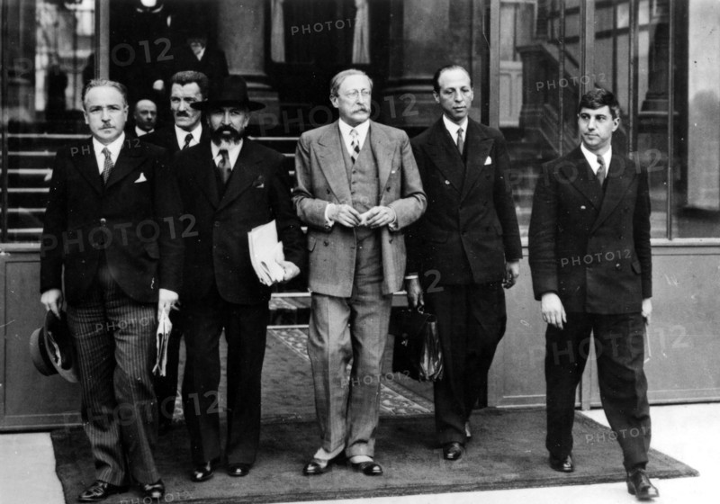 Sortie du Conseil des Ministres à l'Elysée. 7 septembre 1936