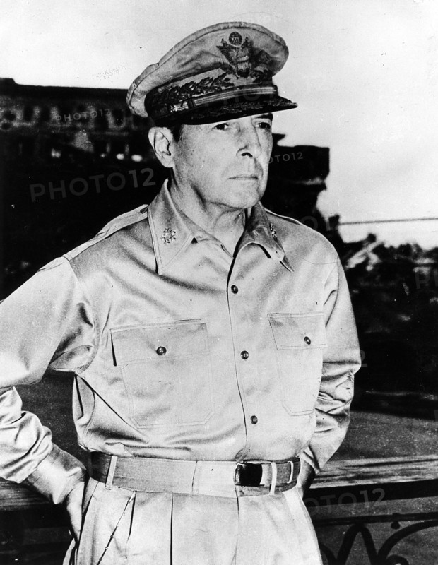 The United States.  Douglas Mac Arthur (1880-1964).  General.