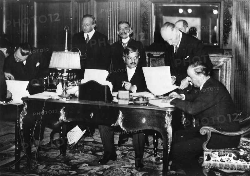 December 1934.  Paris.  Signature of the Franco-German pact