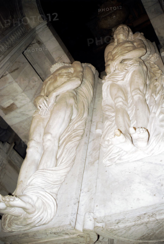 Tombeau. François Ier (Cognac 12 septembre 1494 - Rambouillet 31 mars 1547) et Claude de France (fille de Louis XII et d'Anne de Bretagne, 14 octobre 1499 - 20 juillet 1524)