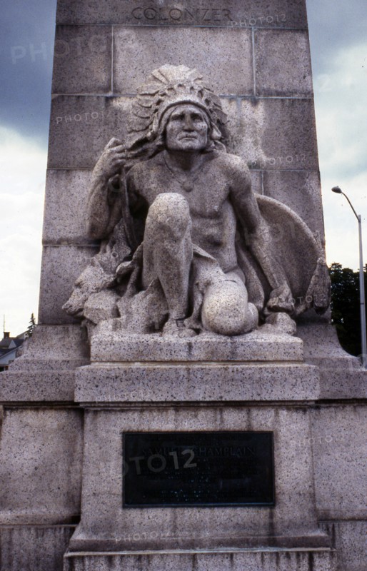 Monument dédié à la colonisation et à Samuel de Champlain.