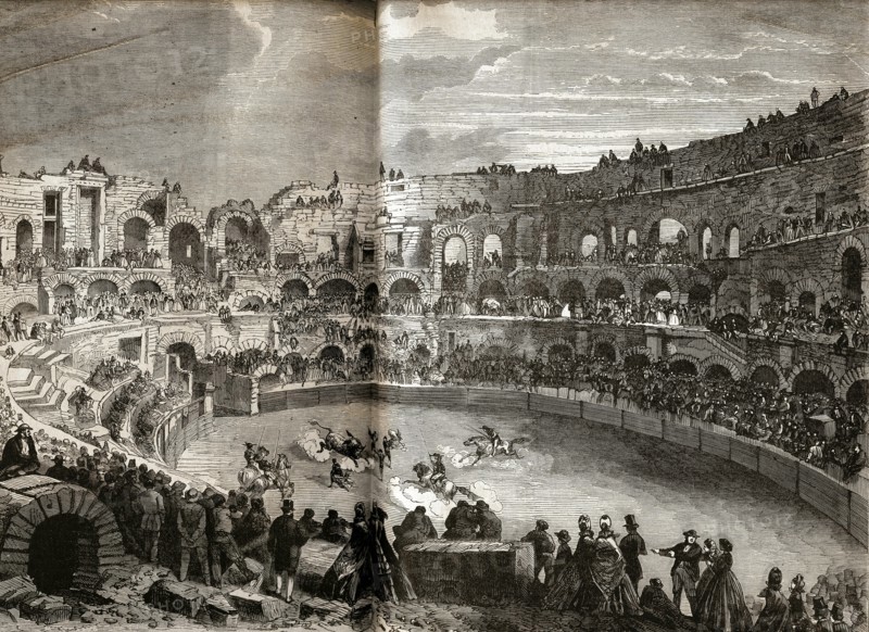 A bull fight in the Nîmes bullring.