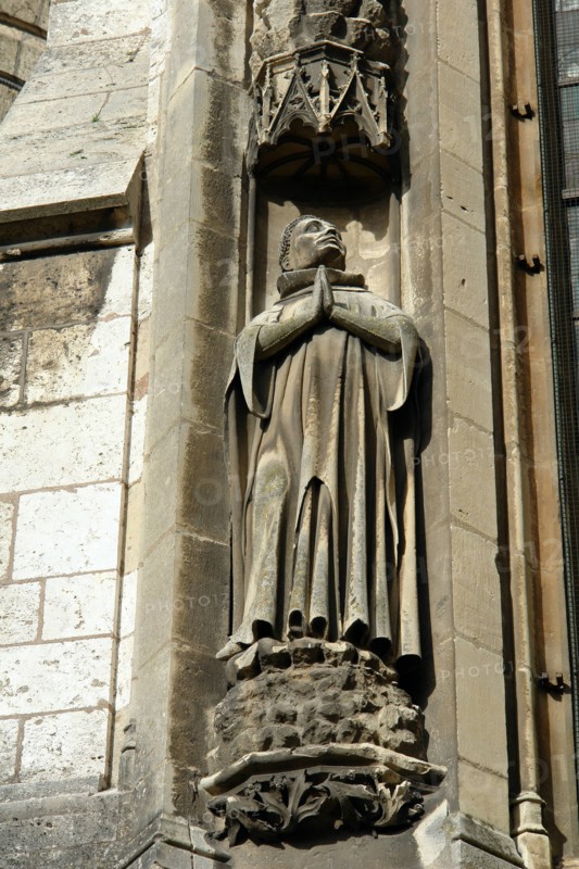 Chartres.