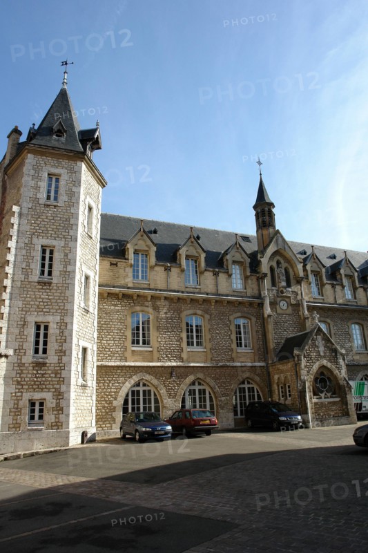 Chartres.
