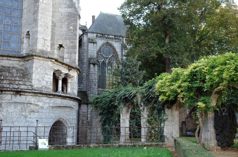 Chartres.