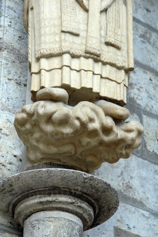 Chartres.