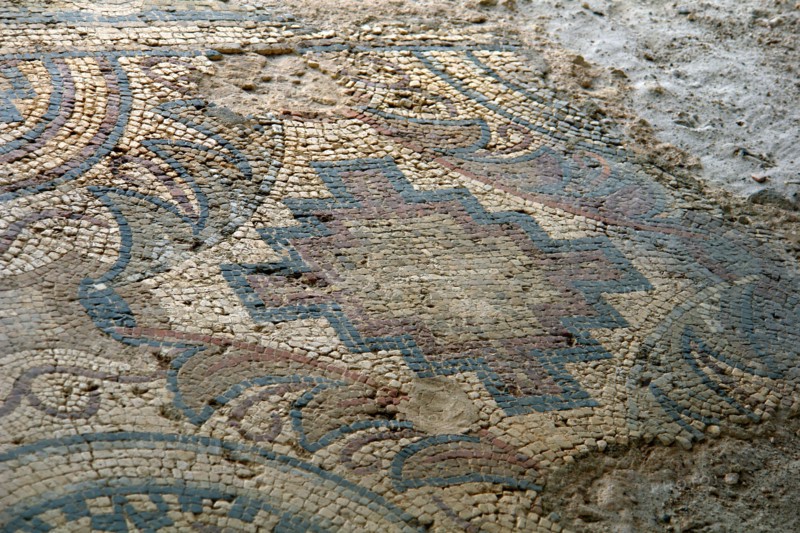 Fouille gallo-romaines de Séviac. Gers. La villa gallo-romaine de Séviac restitue le cadre de vie d'un aristocrate terrien des 4e et 5e siècles de notre ère. Les constructions apparentes et les mosaïques appartiennent à la partie résidentielle d'une grande villa du Bas-Empire, qui prolonge un habitat plus ancien. Mosaïques.