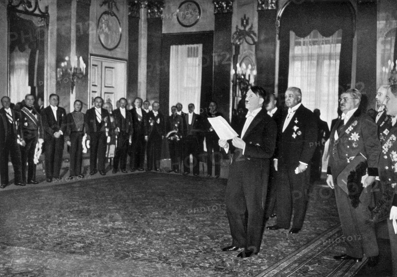 Adolf Hitler. Neujahrsempfang des diplomatischen Korps 1934. Réceptiondu Nouvel An du corps diplomatique en 1934.