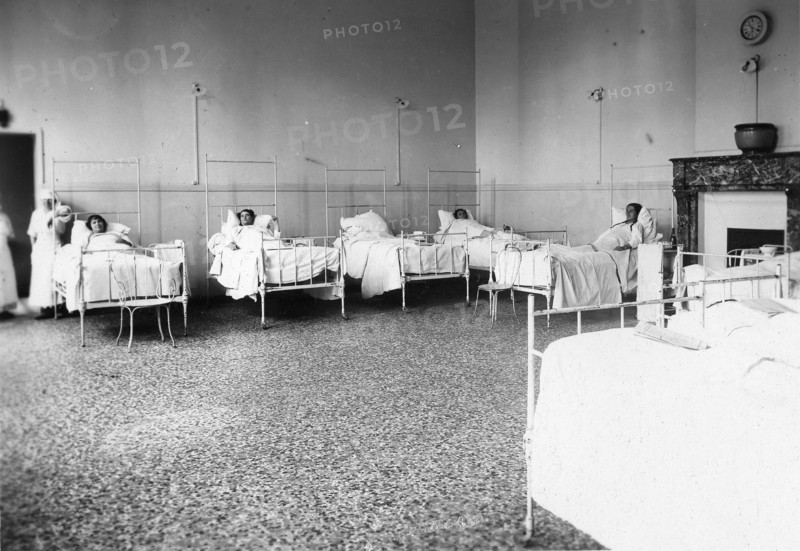 Hôpitaux. Paris. Clinique Marnier. Service du Professeur Brindeau. Salle de gynécologie.