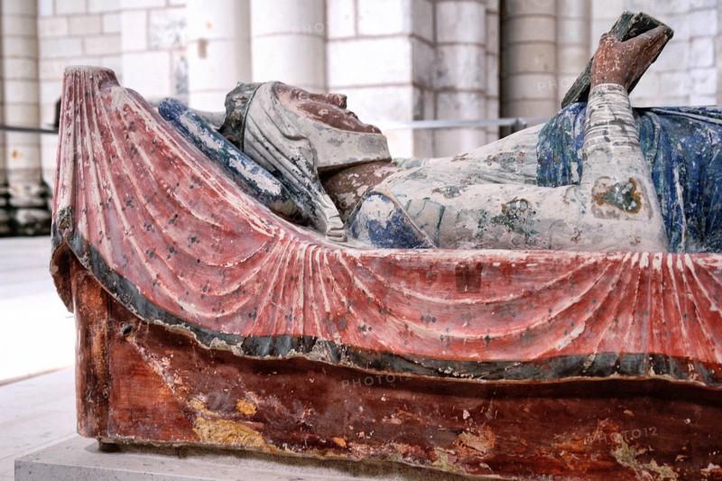 Recumbent statue of Alienor of Aquitaine