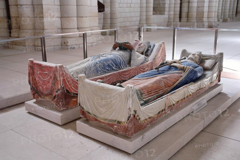 Recumbent statues of Alienor of Aquitaine and Henry II Plantagenet