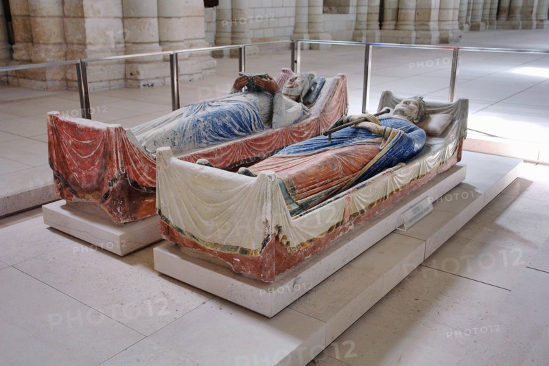 Recumbent statues of Alienor of Aquitaine and Henry II Plantagenet