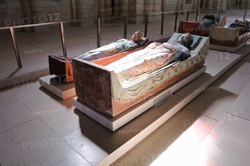 Recumbent statues of Alienor of Aquitaine and Henry II Plantagenet