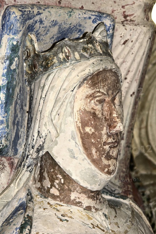 Recumbent statue of Alienor of Aquitaine