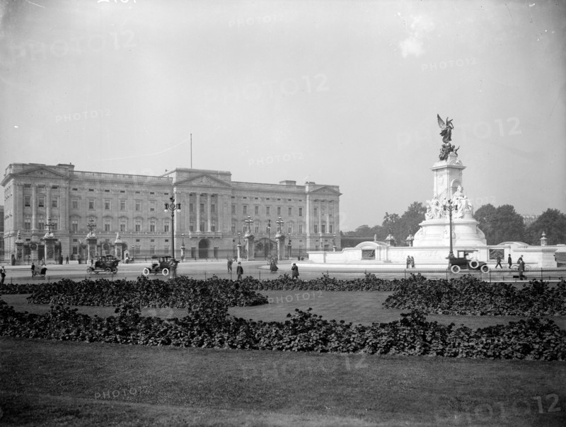 Buckingham Palace, viewed from St James's Park. London, c1911