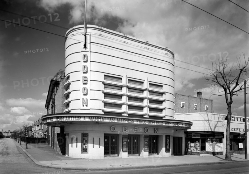 Street view of the Odeon cinema, Isleworth, London, c1935