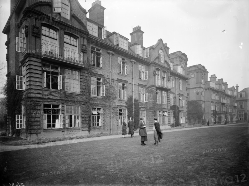 Female students, Bedford College, London