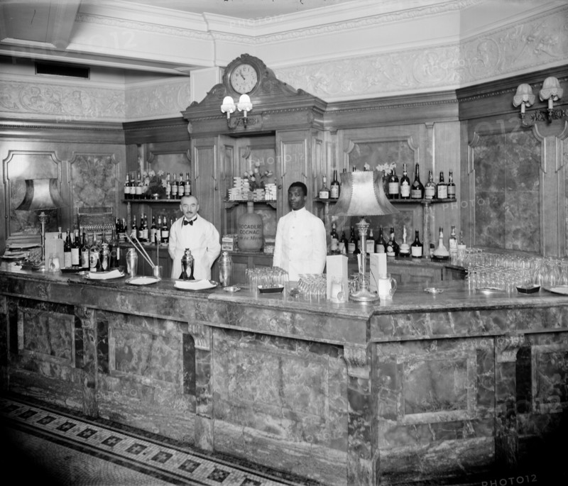 The marble 'Long Bar' in the Trocadero Restaurant, c1950
