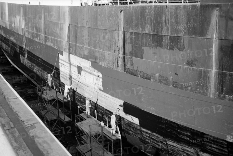 Men painting at Tilbury, Essex, c1945-c1965