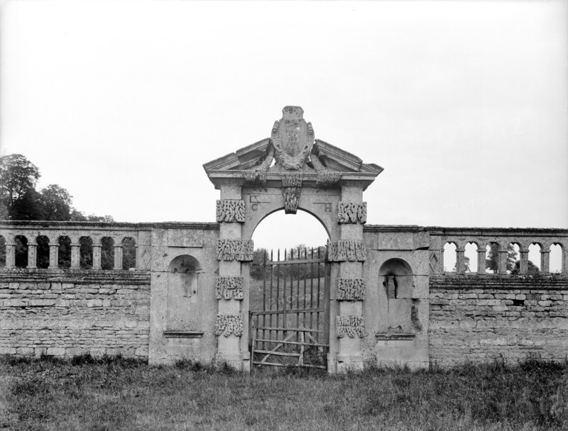 Gateway, Kirby Hall, Northamptonshire, 1925