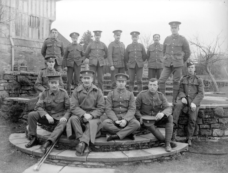 Convalescent soldiers at Great Dixter, Northiam, East Sussex, WWI, 1915