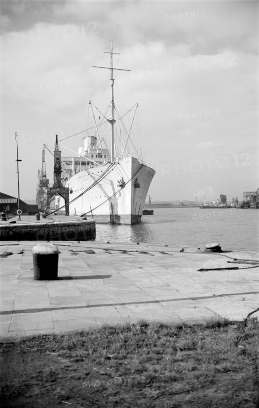 P&O passenger liner, Tilbury Docks, Essex, c1945-c1965