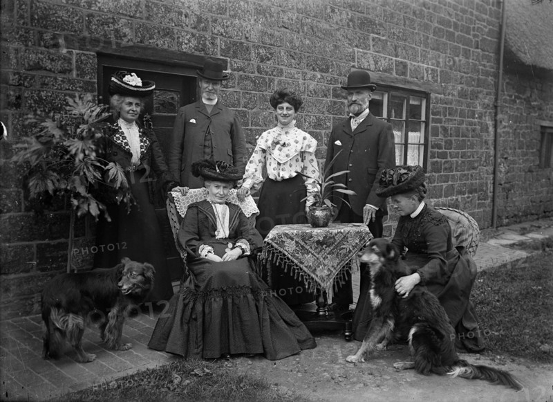 Group portrait, Helidon, Northamptonshire, c1896-c1920