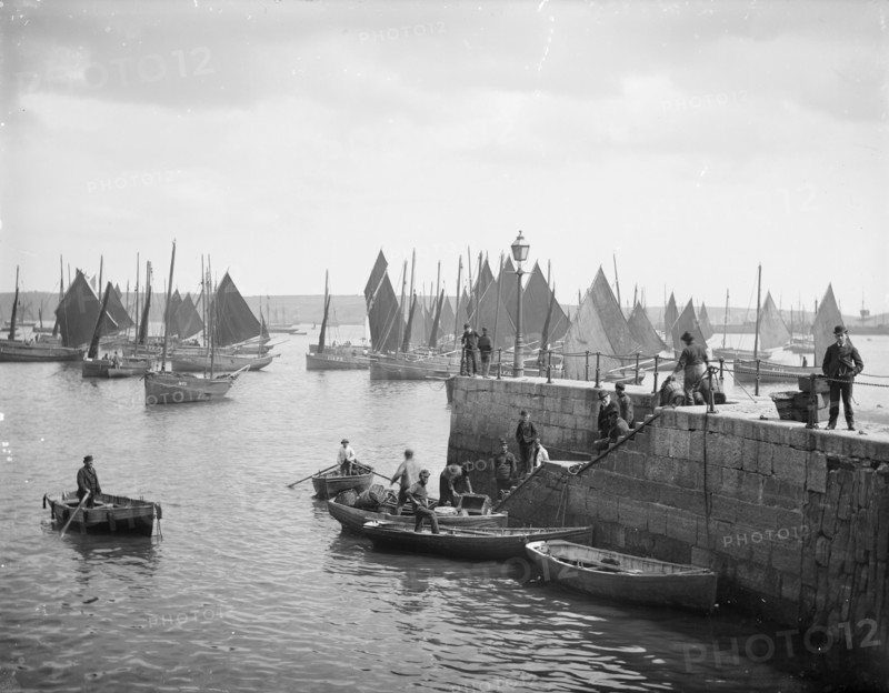 Fishermen unload their catches, Falmouth Pier, Falmouth, Cornwall, c1860-c1922