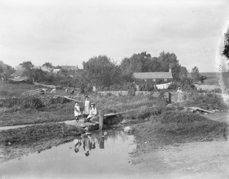 Girls posing, The Ford, Shipton Oliffe, Shipton, Gloucestershire, 1905
