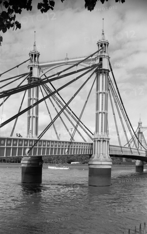 Albert Bridge, Chelsea, London, 1945-1980