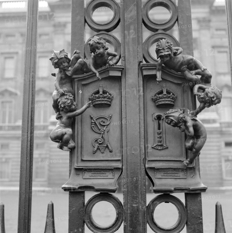 Gates of Buckingham Palace, Westminster, London, 1945-1980