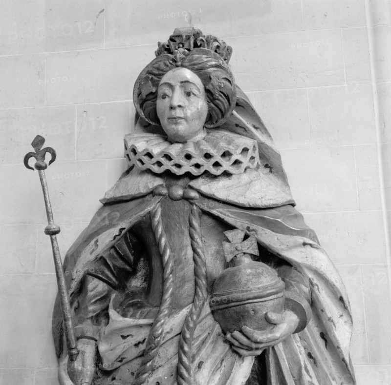 Queen Elizabeth I statue, St Mary Redcliffe Church, Bristol, 1945