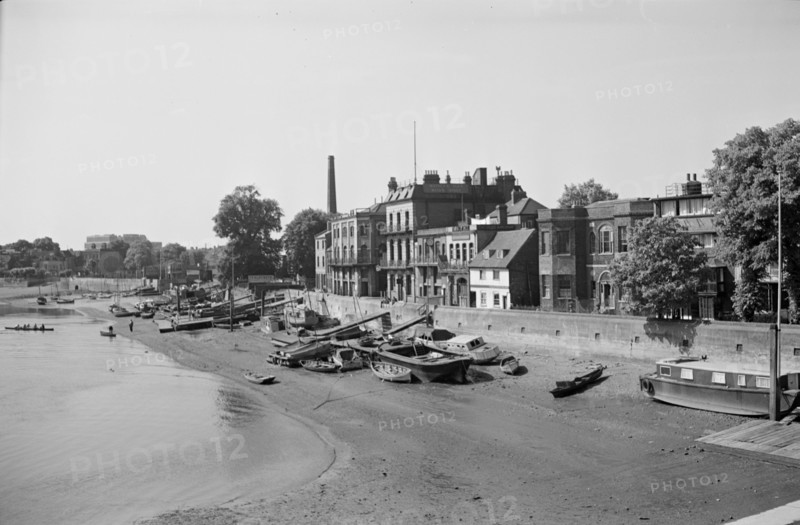 Shore of the Thames at Hammersmith, London, c1945-1965