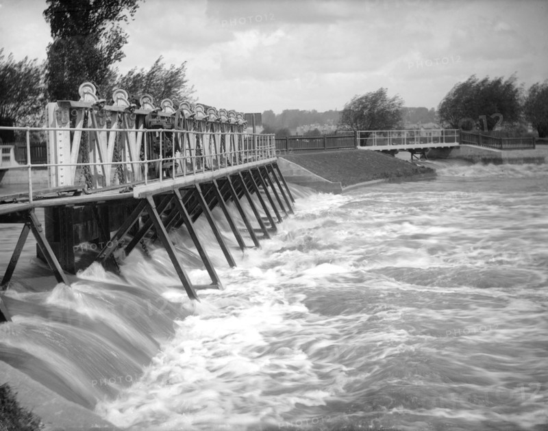 Caversham New Weir, Caversham, Reading, Berkshire, 1883
