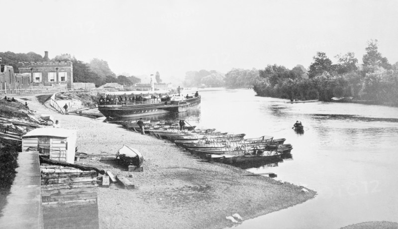 Hampton Court, Richmond-upon-Thames, Surrey. Artist: Unknown