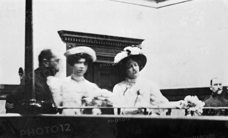 The first window-smashers, Mary Leigh and Edith New in the dock at Bow Street Magistrates, 1908. Artist: Unknown