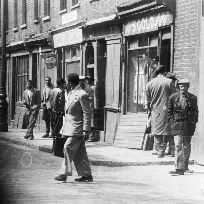 Notting Hill, London, 1940s. Creator: Henry Grant.
