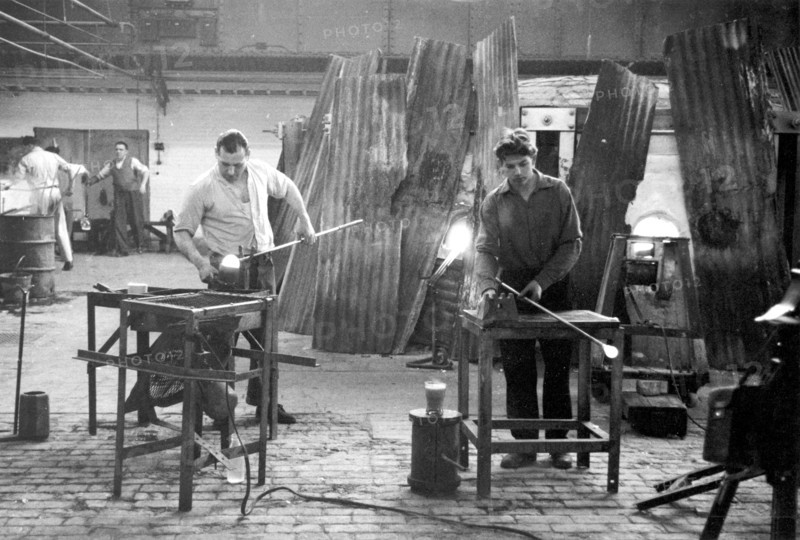 Powell's Glassworks, London, 1955. Artist: Henry Grant