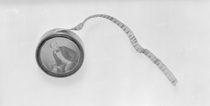 Tape measure commemorating the death of Prince Albert, 1861. Artist: Unknown
