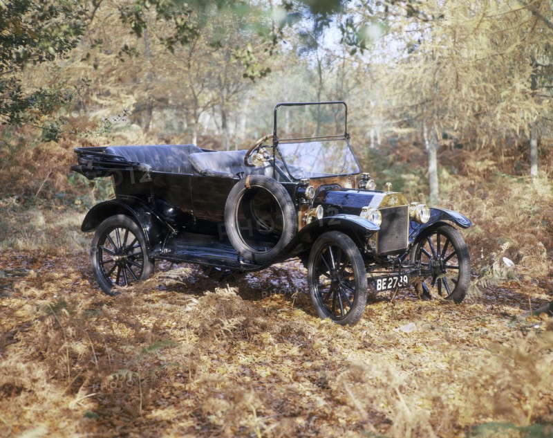 1915 Ford Model T. Artist: Unknown