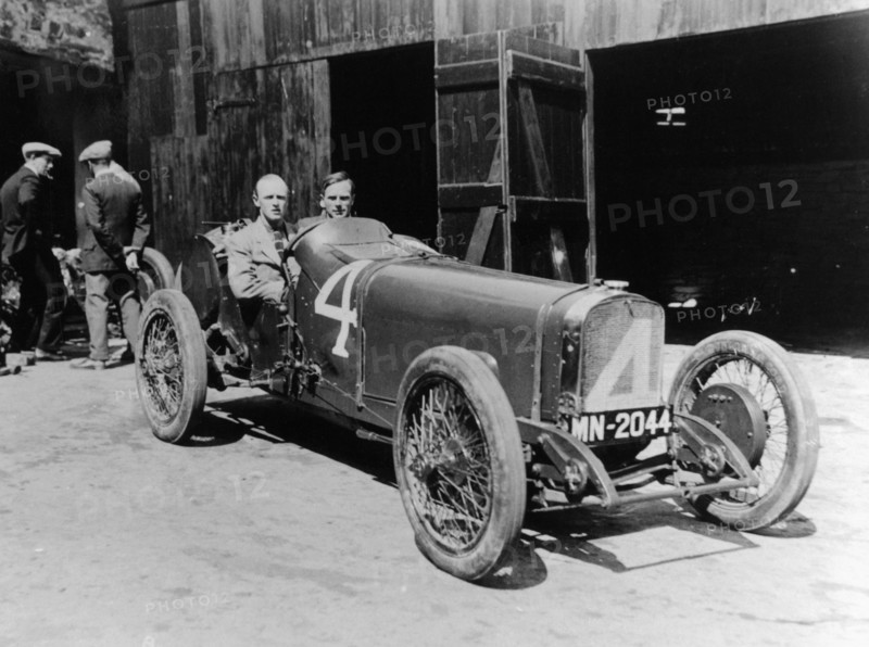 Henry Segrave in an 8 cylinder Sunbeam, Isle of Man, 1922. Artist: Unknown