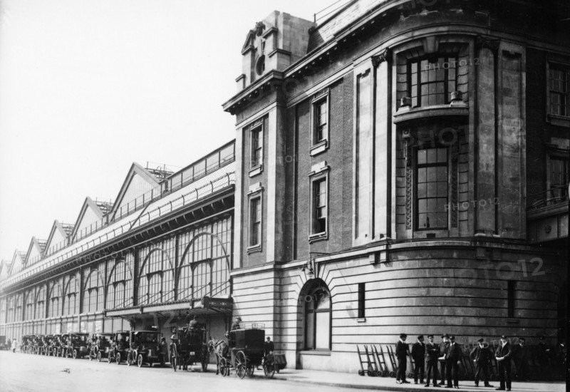 Waterloo Station, 1910. Artist: Unknown