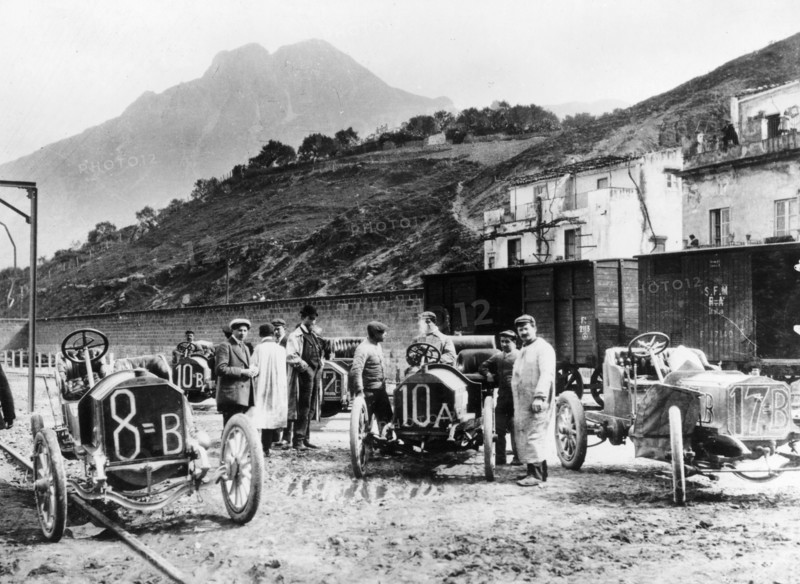 Participants in the Targa Florio race, Sicily, April 1907. Artist: Unknown