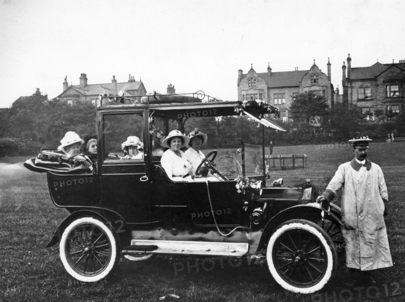 People with a 1914 Model T Ford , 1914. Artist: Unknown