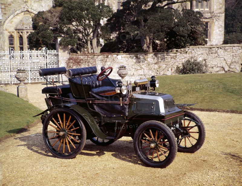 1899 Daimler 12hp. Artist: Unknown
