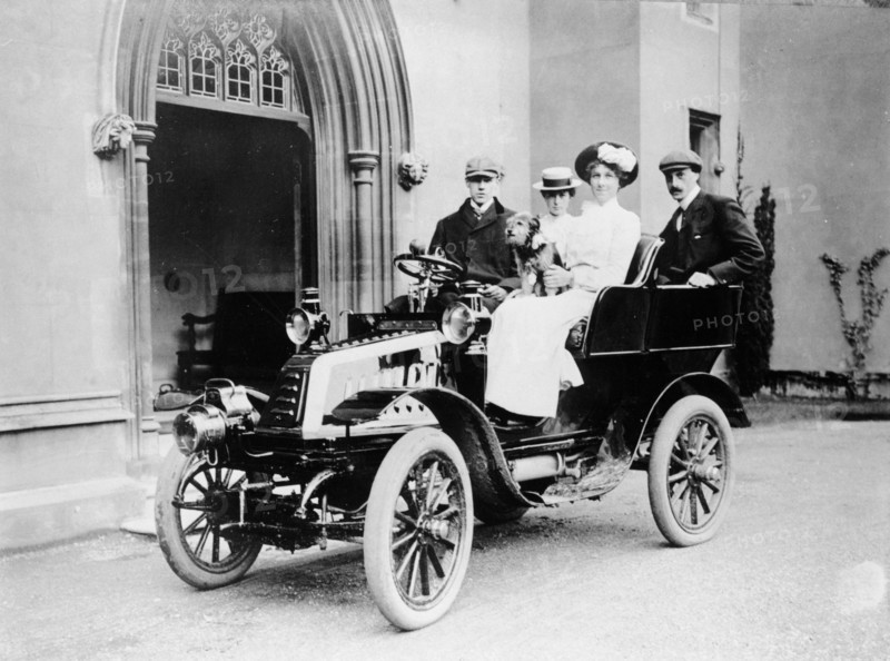 De Dion car and passengers, c1902. Artist: Unknown